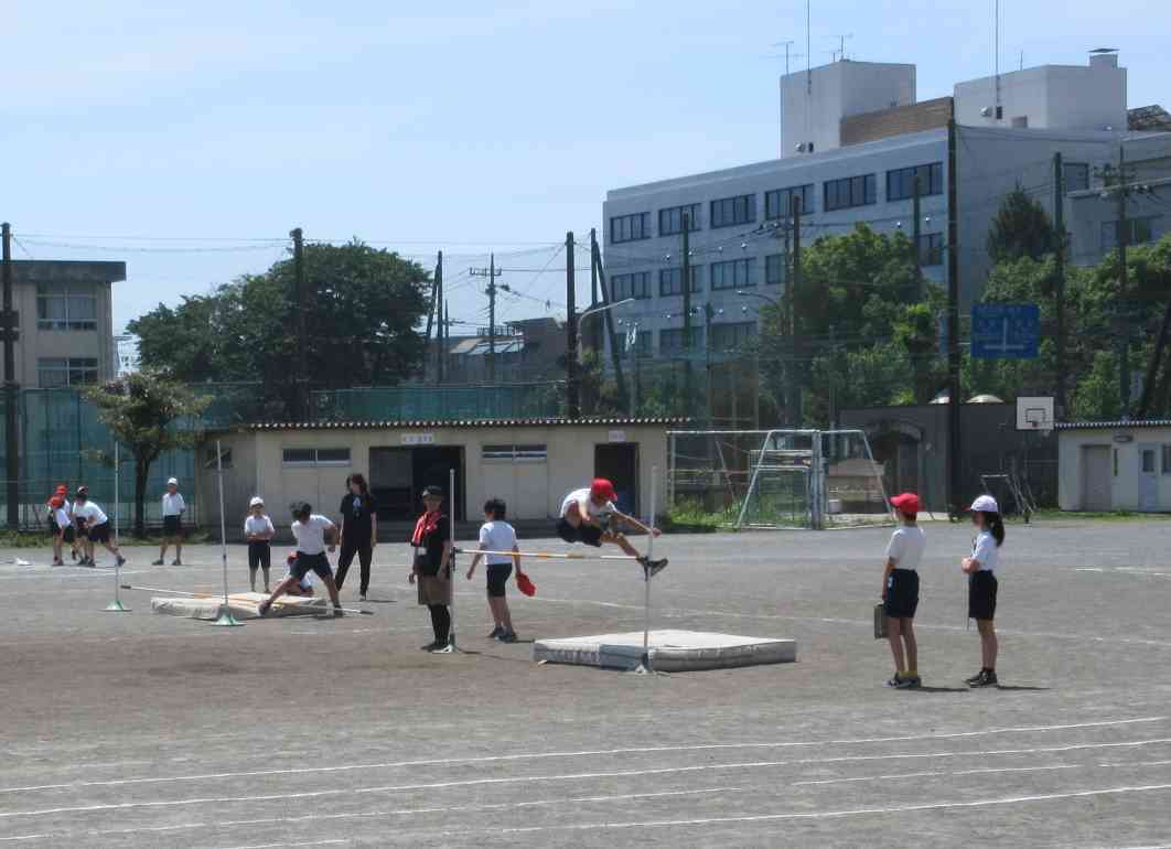 ４