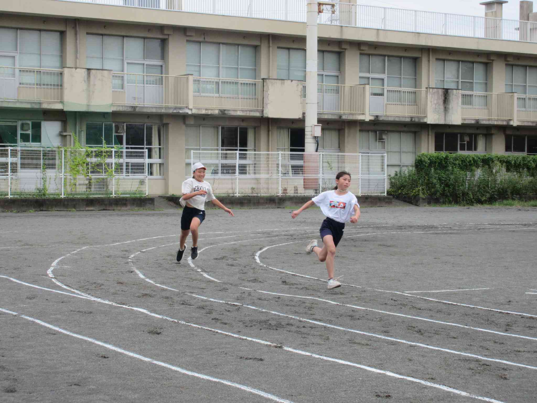 ２